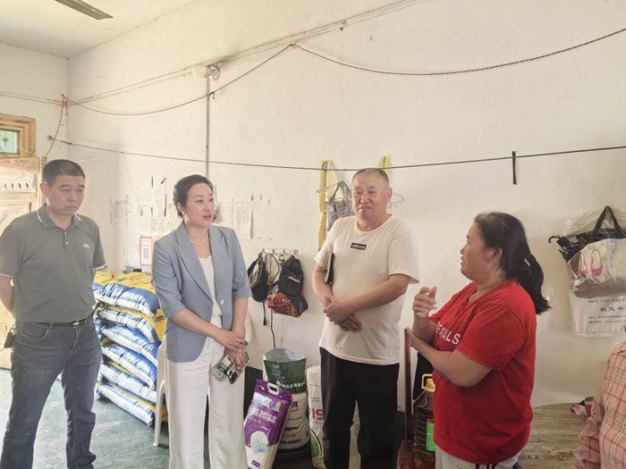 迎国庆•送温暖——淮粮集团走访慰问钱庙乡圩西村困难群众